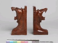 藏品(木製老虎書架)的圖片